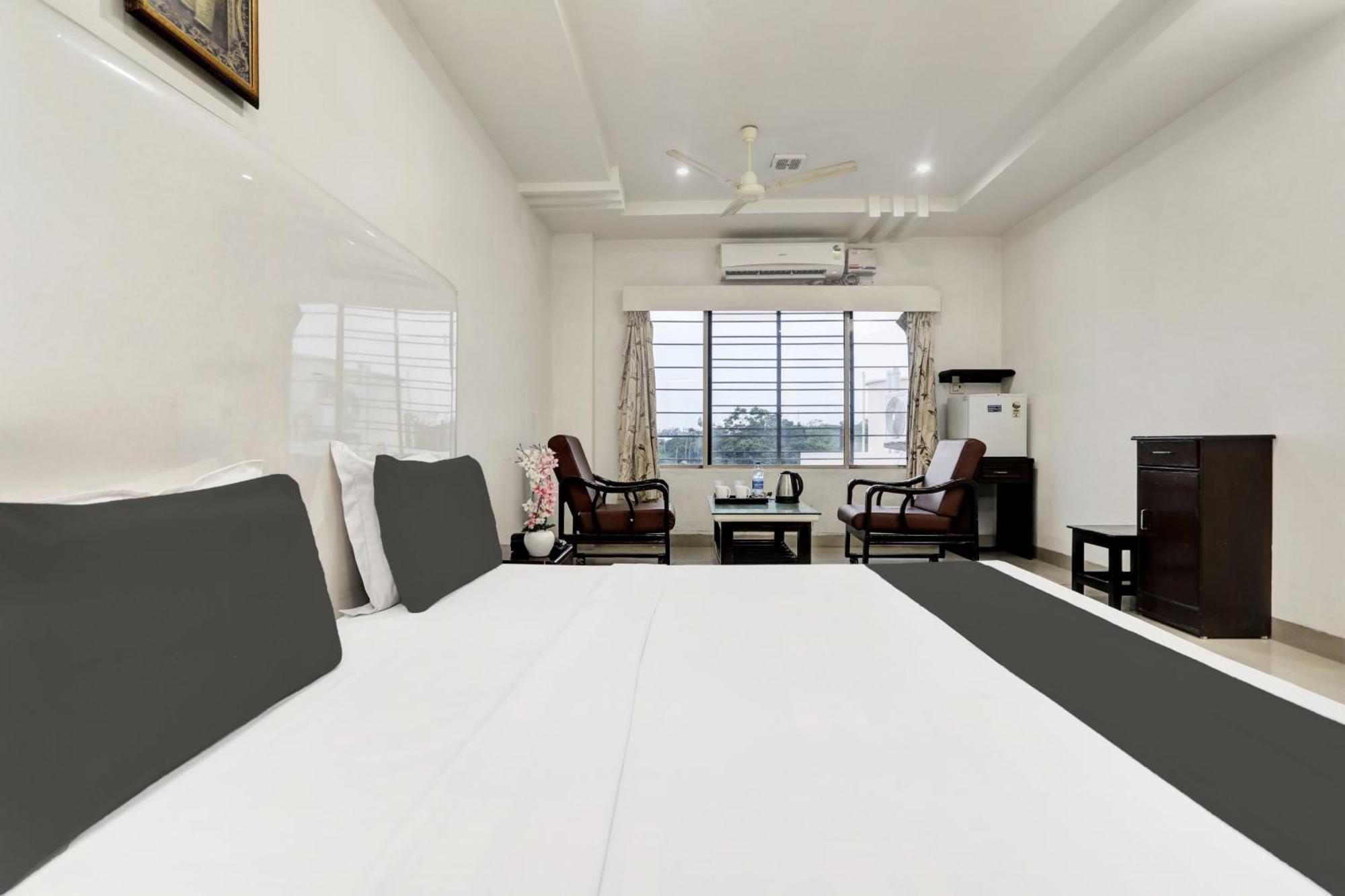Townhouse Eluru Hotel Exterior photo