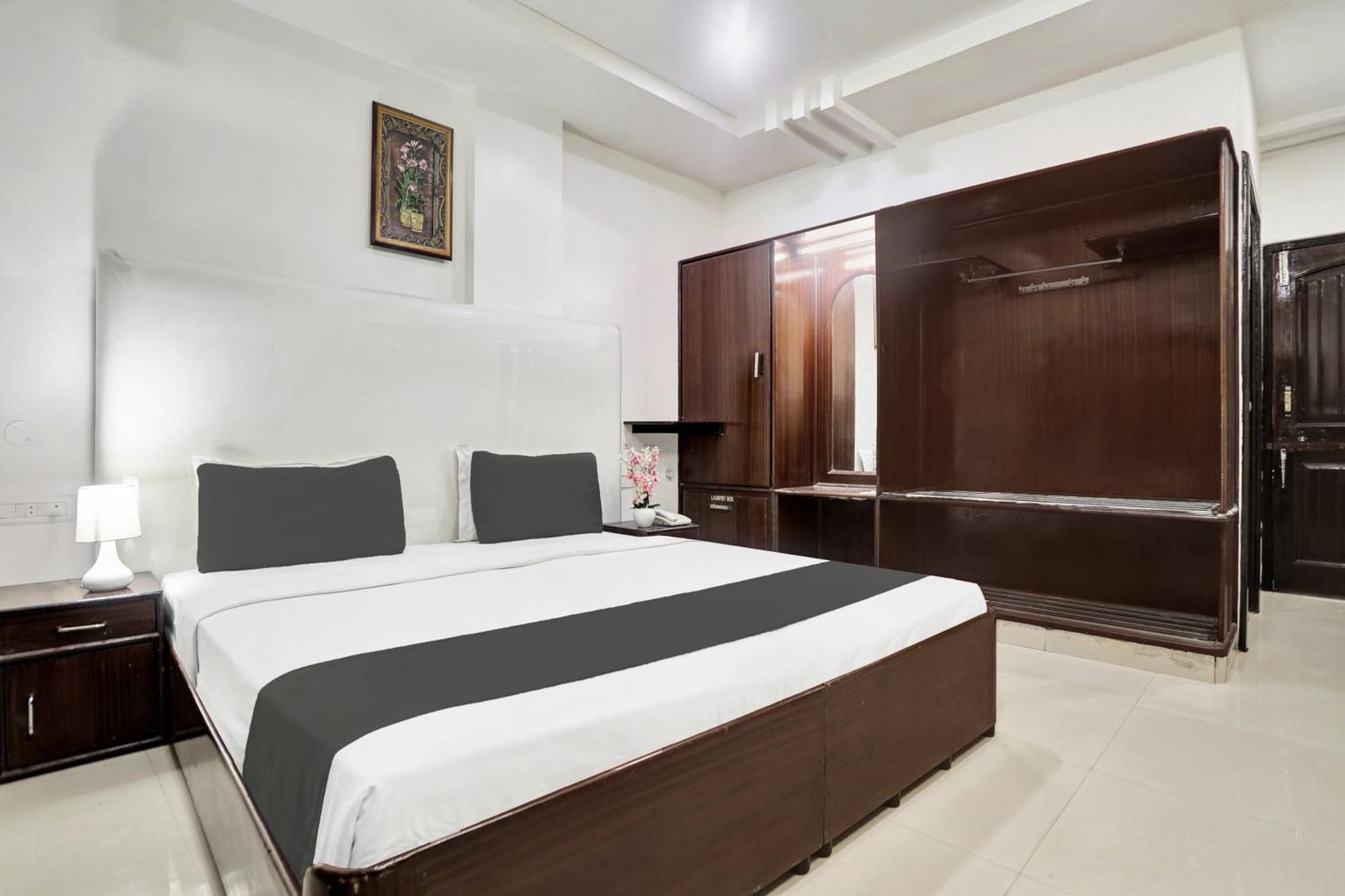 Townhouse Eluru Hotel Exterior photo