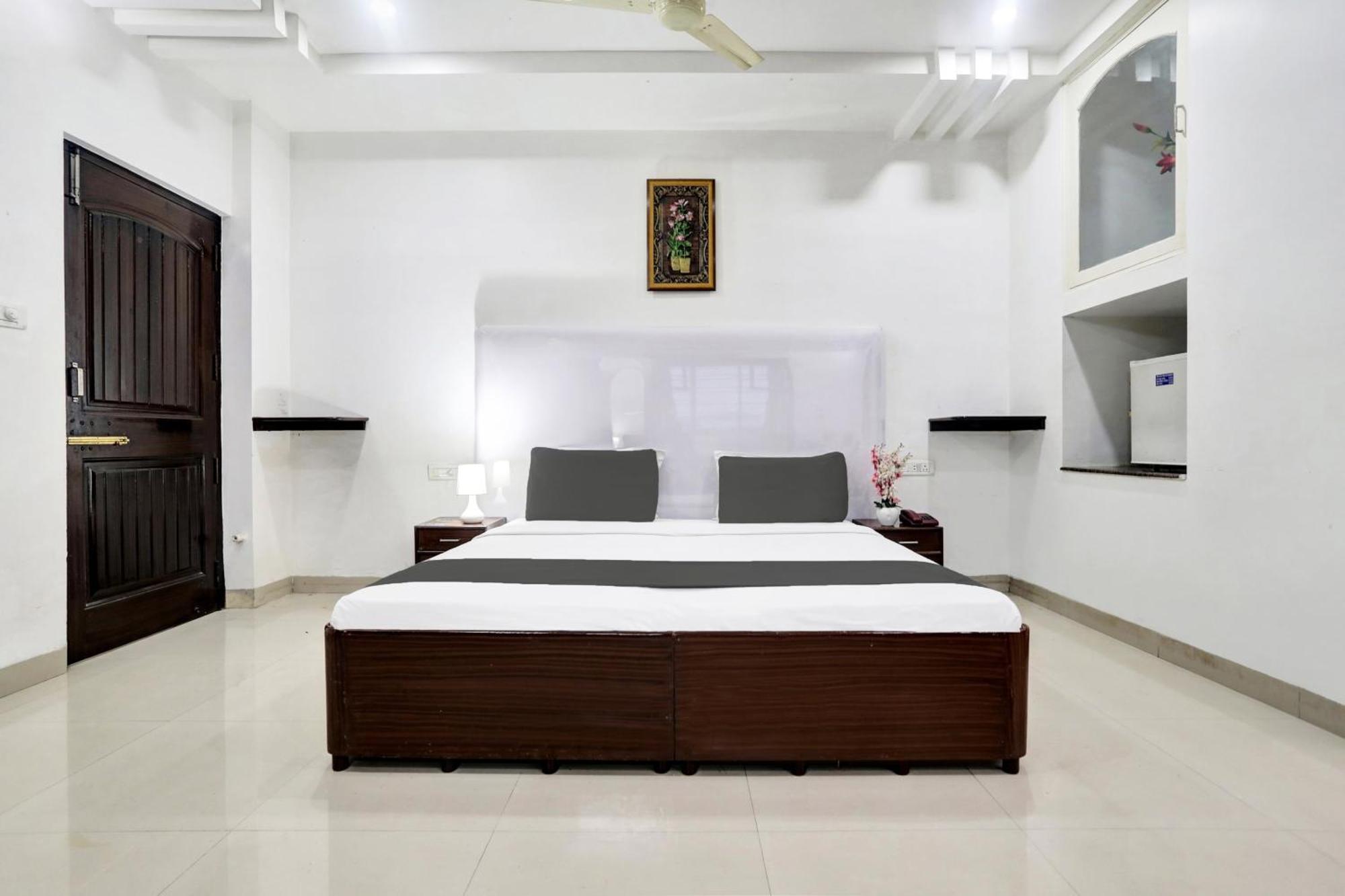 Townhouse Eluru Hotel Exterior photo