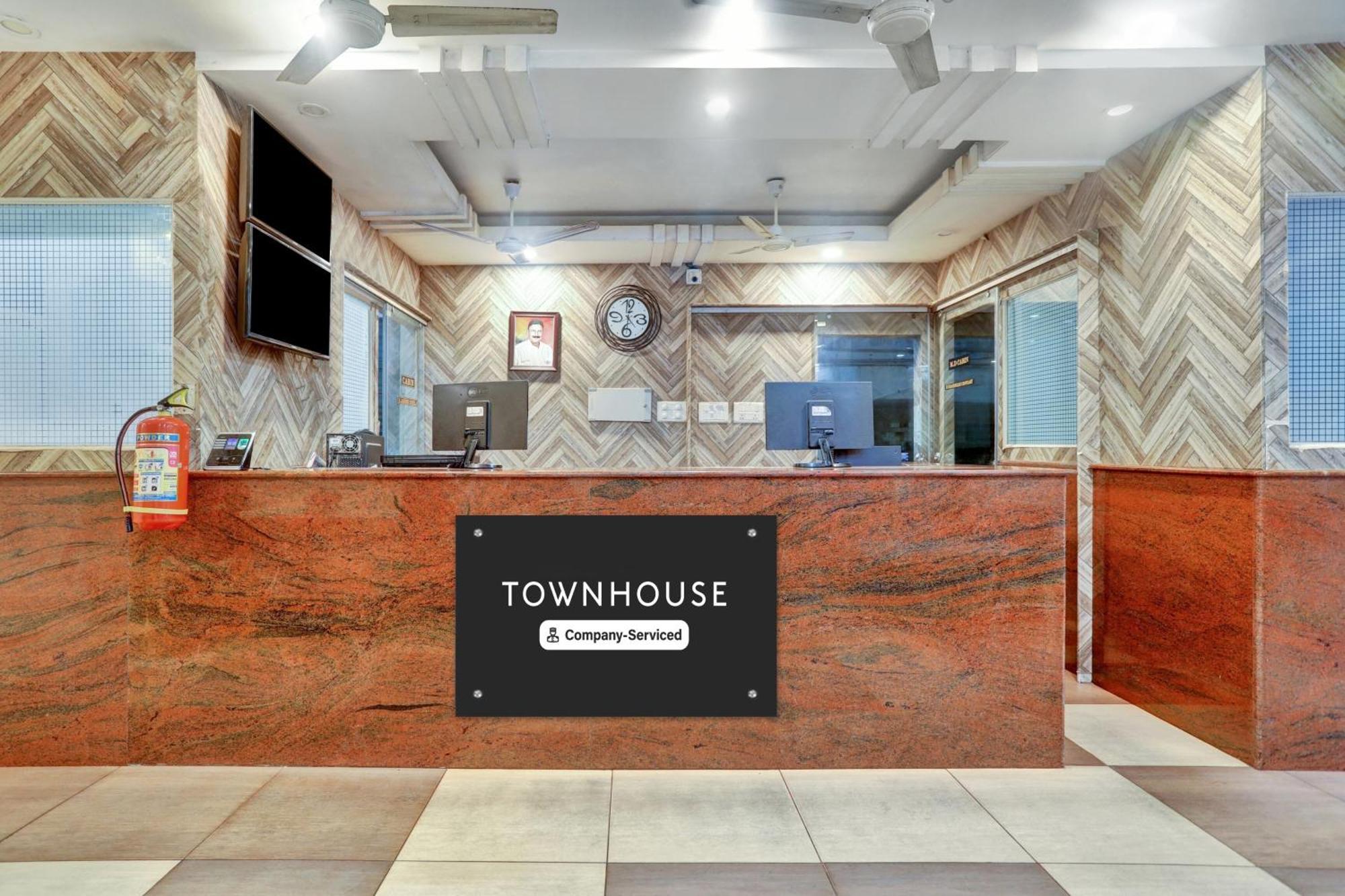 Townhouse Eluru Hotel Exterior photo
