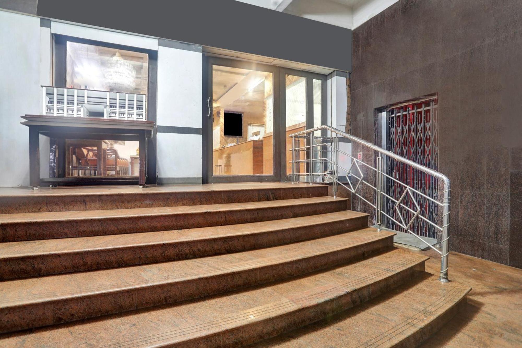Townhouse Eluru Hotel Exterior photo