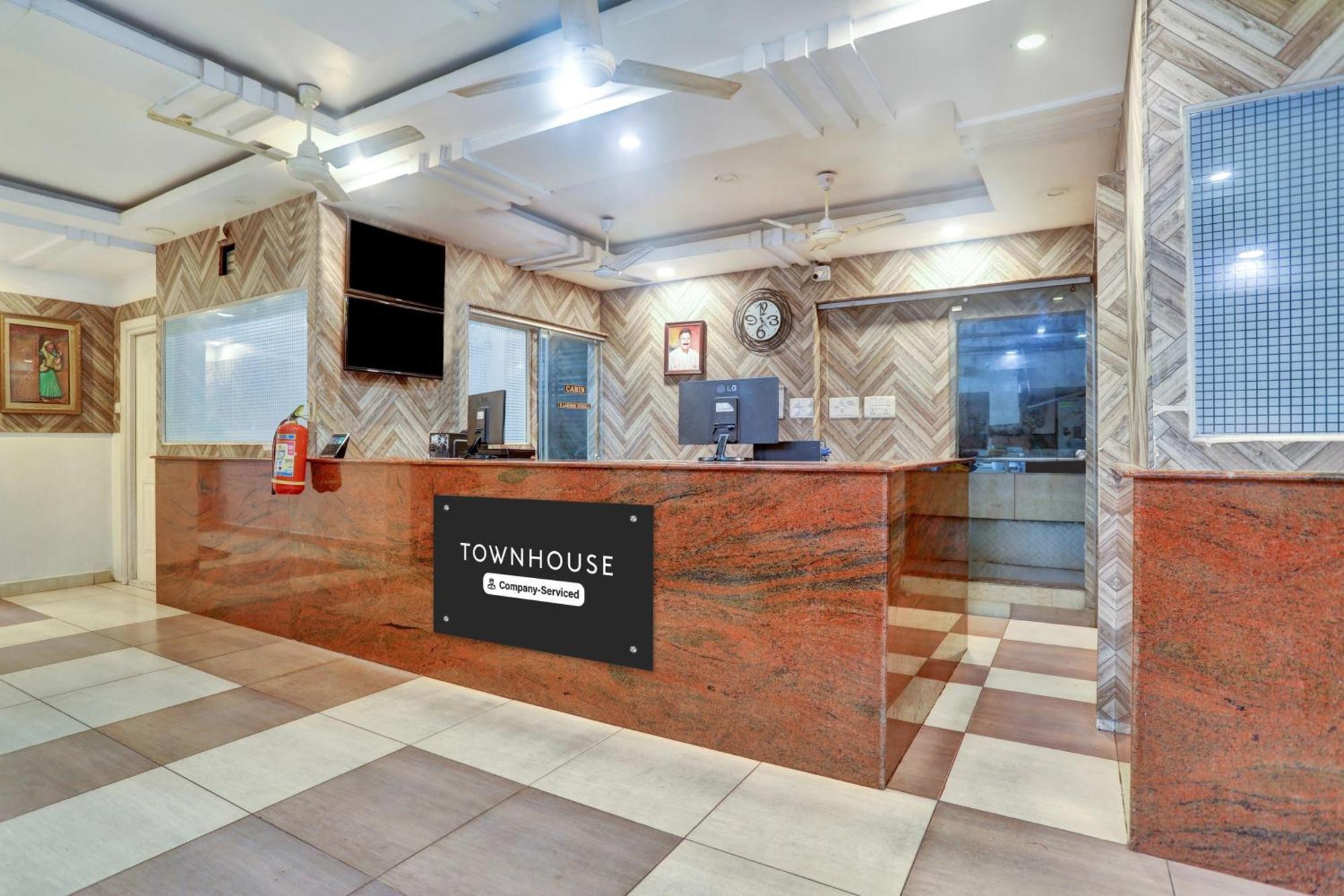 Townhouse Eluru Hotel Exterior photo